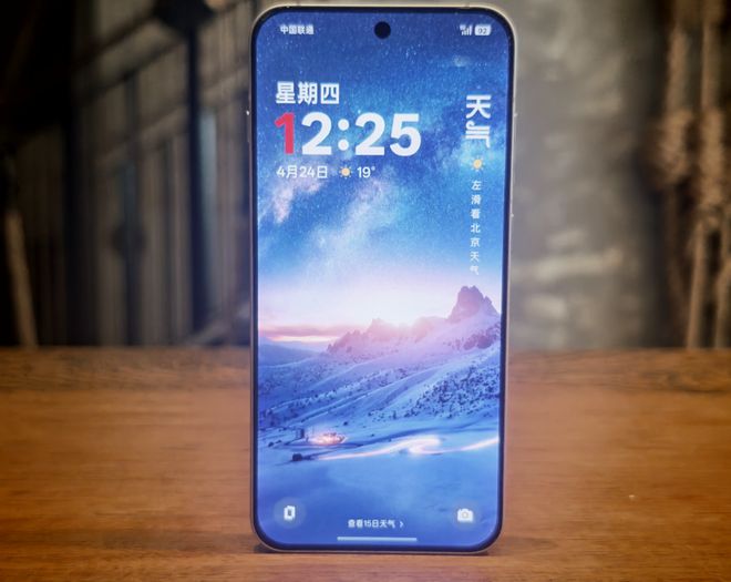 一加15T浮出水面:165Hz刷新率+小直屏+长焦镜头唯一小屏性能机(图2)