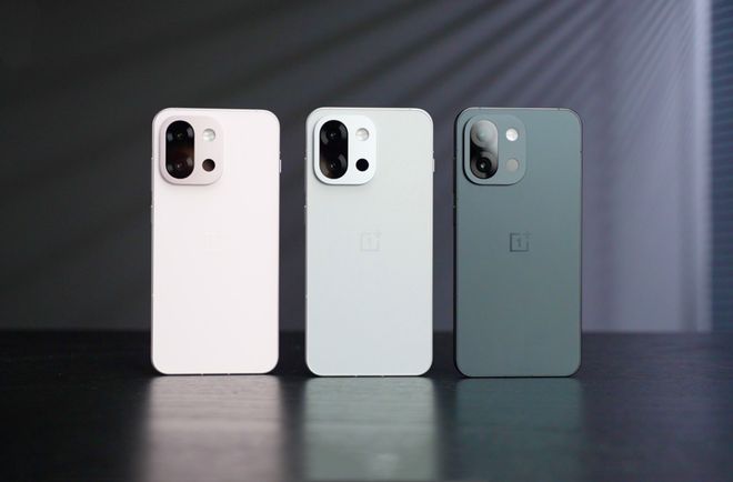 一加15T浮出水面:165Hz刷新率+小直屏+长焦镜头唯一小屏性能机(图5)